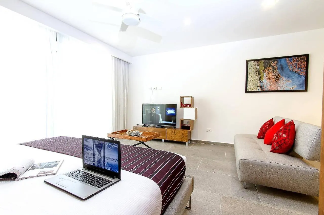 Charming, Huge & Bright Studio On The New 5Th Avenue, 3 Blocks From The Beach! بلايا ديل كارمن 0*,  المكسيك